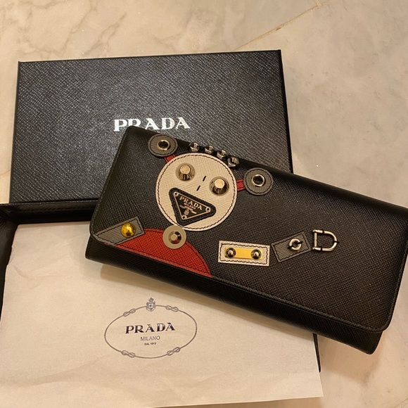Prada wallet - Picture 1 of 3
